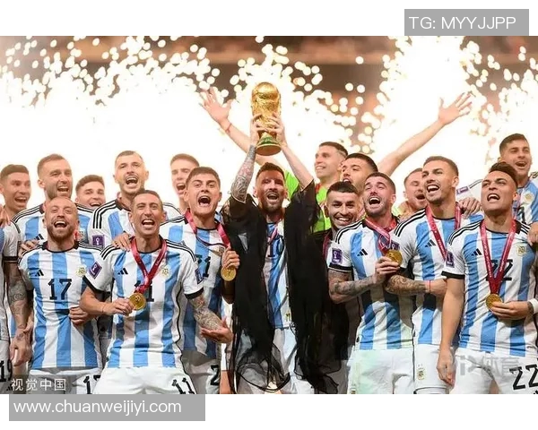 世界杯足球明星欢庆时刻展现激情与荣耀的精彩瞬间